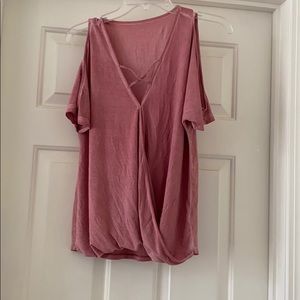 American eagle cold shoulder shirt 💓